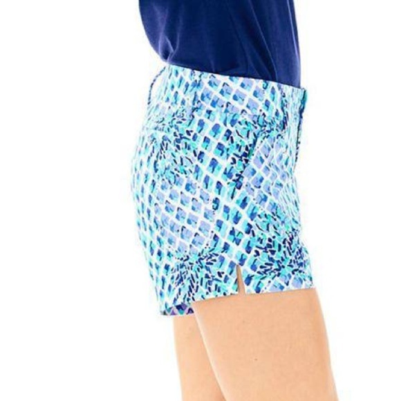 Lilly Pulitzer Callahan 5” Short in Resort White Toe In Pineapple Lace Sz 6 - Picture 2 of 12